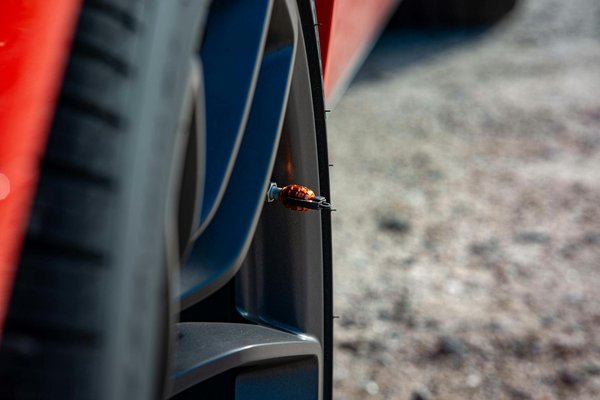 Quels sont les meilleurs produits pour entretenir les sièges en tissu d'une voiture familiale?